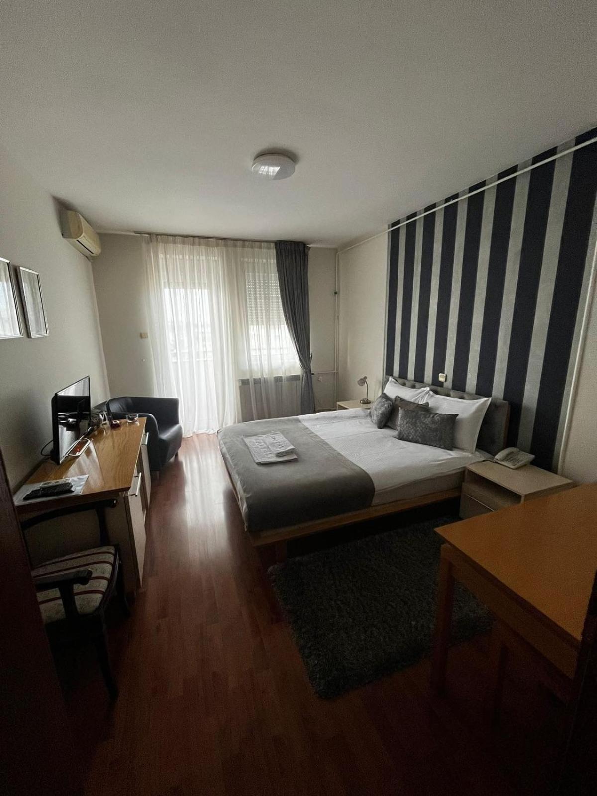 Garni Hotel Belvedere Lux Кралево Экстерьер фото